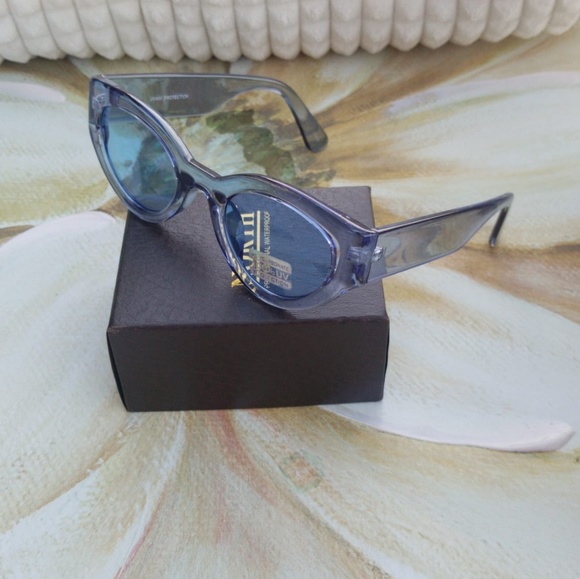 NEW TRENDY CATEYE WOMAN SUNGLASSES
Classic yet - Picture 3 of 3